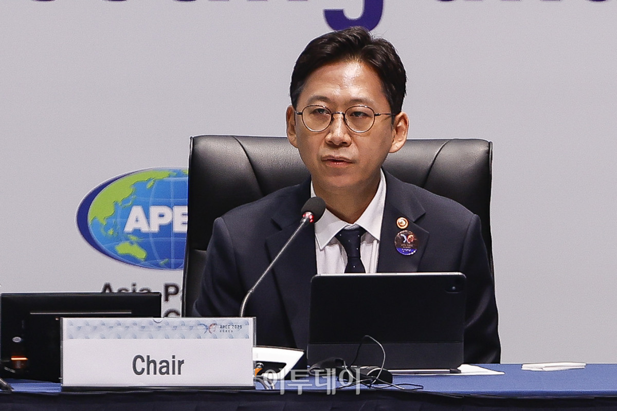 ▲배경훈 과학기술정보통신부 장관이 4일 인천 연수구 송도 컨벤시아에서 열린 APEC 디지털·AI 장관회의에서 개회사를 하고 있다. 조현호 기자 hyunho@