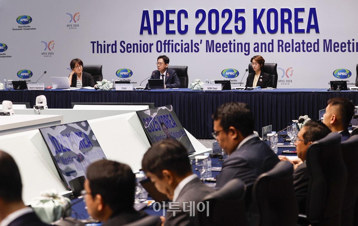 ▲배경훈 과학기술정보통신부 장관이 4일 인천 연수구 송도 컨벤시아에서 열린 APEC 디지털·AI 장관회의에서 개회사를 하고 있다. 조현호 기자 hyunho@