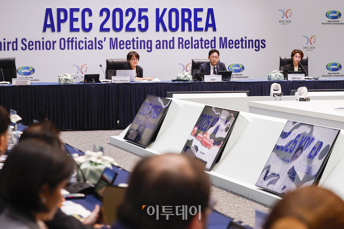 ▲배경훈 과학기술정보통신부 장관이 4일 인천 연수구 송도 컨벤시아에서 열린 APEC 디지털·AI 장관회의에서 개회사를 하고 있다. 조현호 기자 hyunho@