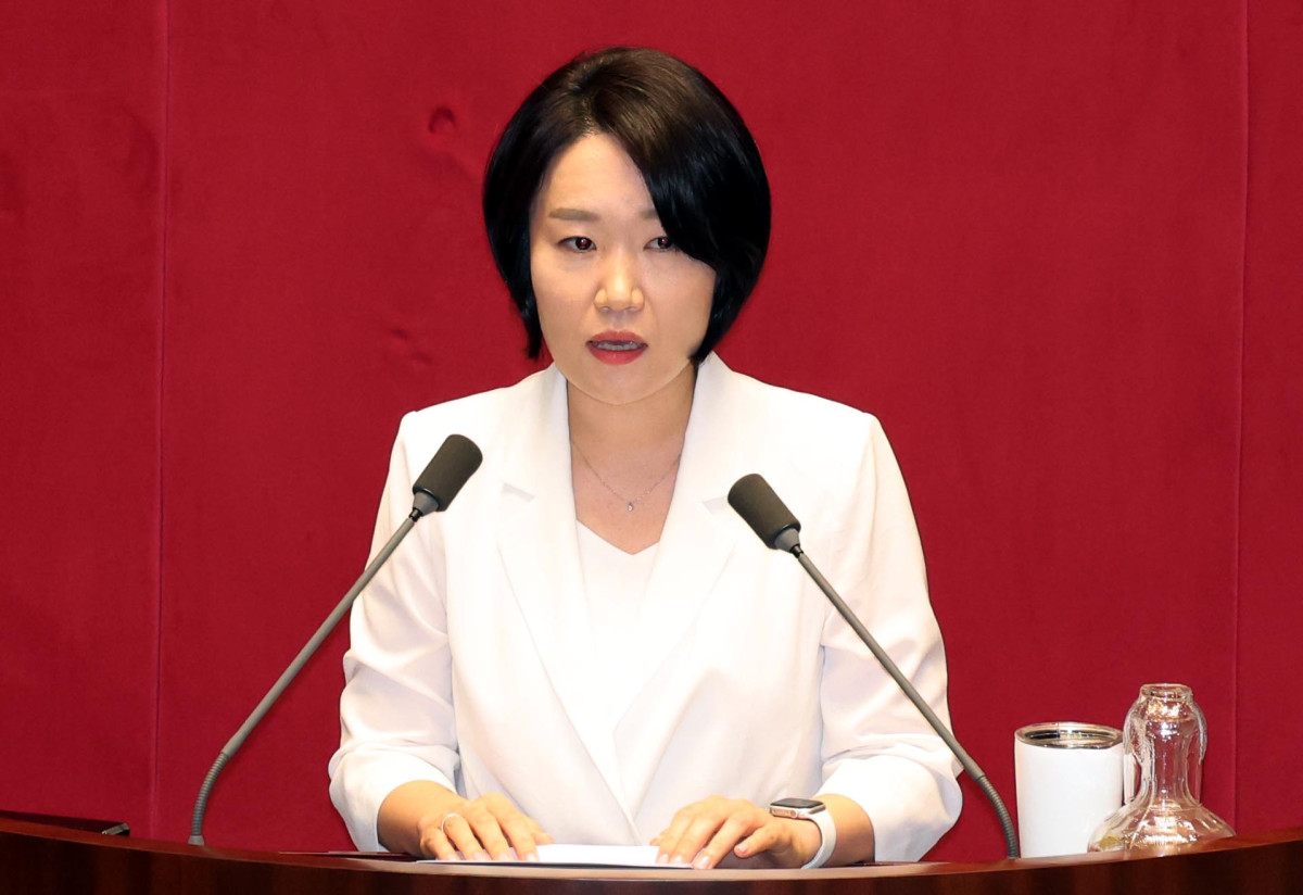 ▲이소영 더불어민주당 의원이 4일 오후 서울 여의도 국회에서 열린 제426회 국회(임시회) 제5차 본회의에서 2회 추가경정예산안에 대한 찬성 토론을 하고 있다. (사진=뉴시스)