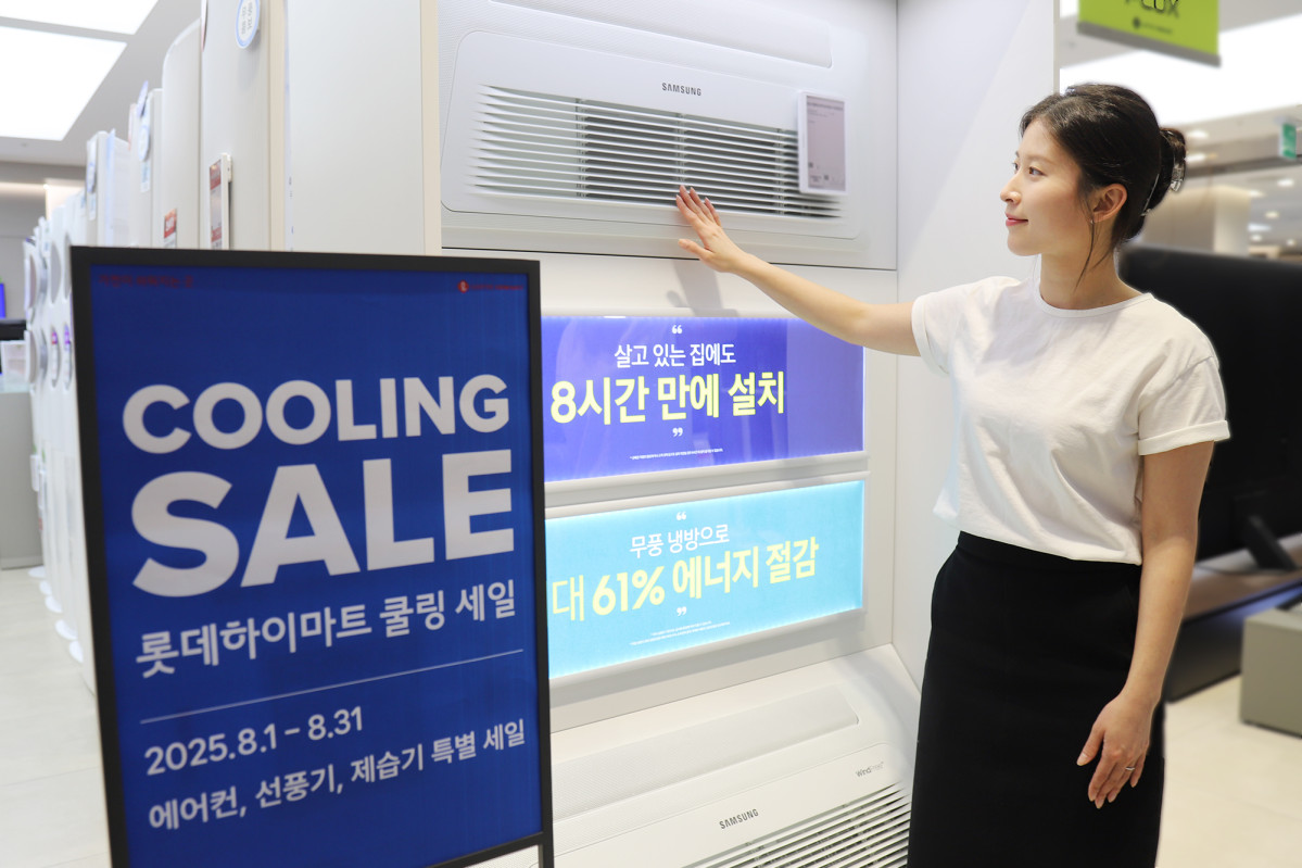 ▲롯데하이마트가 휴가 시즌에 맞춰 8월 한달간 전국 310여개 매장과 온라인쇼핑몰에서 ‘쿨링 휴가 페스타’를 진행한다. (사진제공=롯데하이마트)