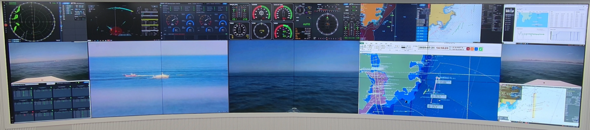 ▲3척의 통항선과 동시 조우하는 복잡한 상황에서 NEMO의 안전항해 성능을 검증하는 모습으로 KRISO 자율운항선박실증연구센터 원격 모니터링 화면. (사진제공=선박해양플랜트연구소)