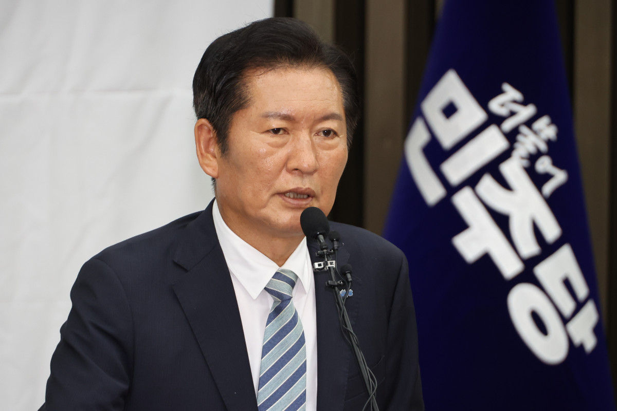 ▲정청래 더불어민주당대표가 4일 서울 여의도 국회에서 열린 의원총회에서 발언하고 있다. (연합뉴스)