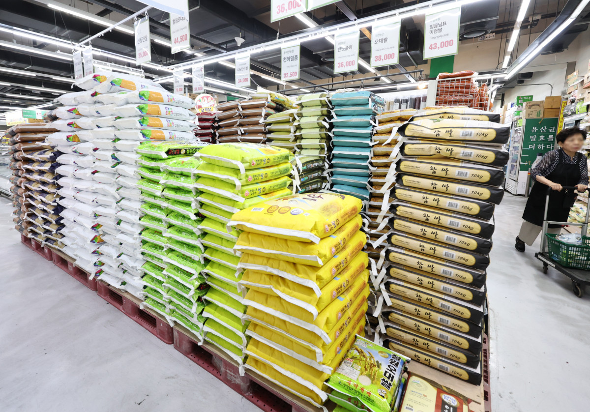 ▲29일 서울 송파구 가락몰 내 마트에 쌀이 진열돼 있다. (연합뉴스)