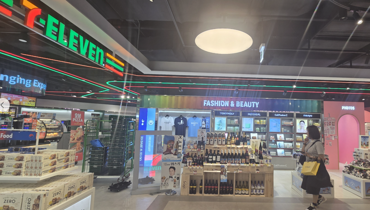 ▲세븐일레븐 던던점 뷰티매대 전경 (배근미 기자 @athena3507)