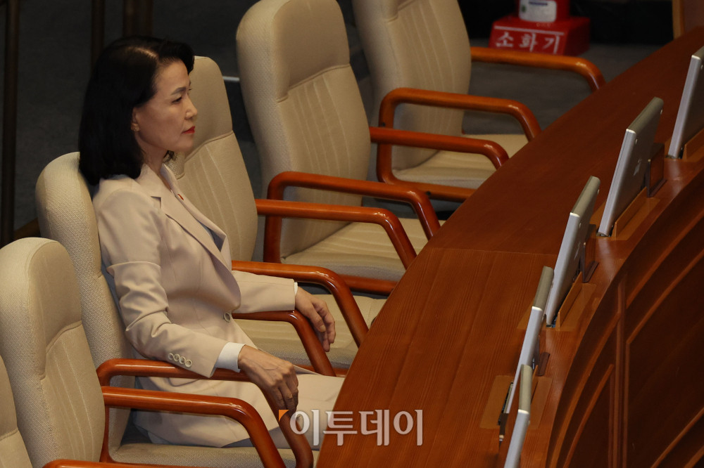 대통령실, 이진숙 방통위원장 직권면직 검토 중…