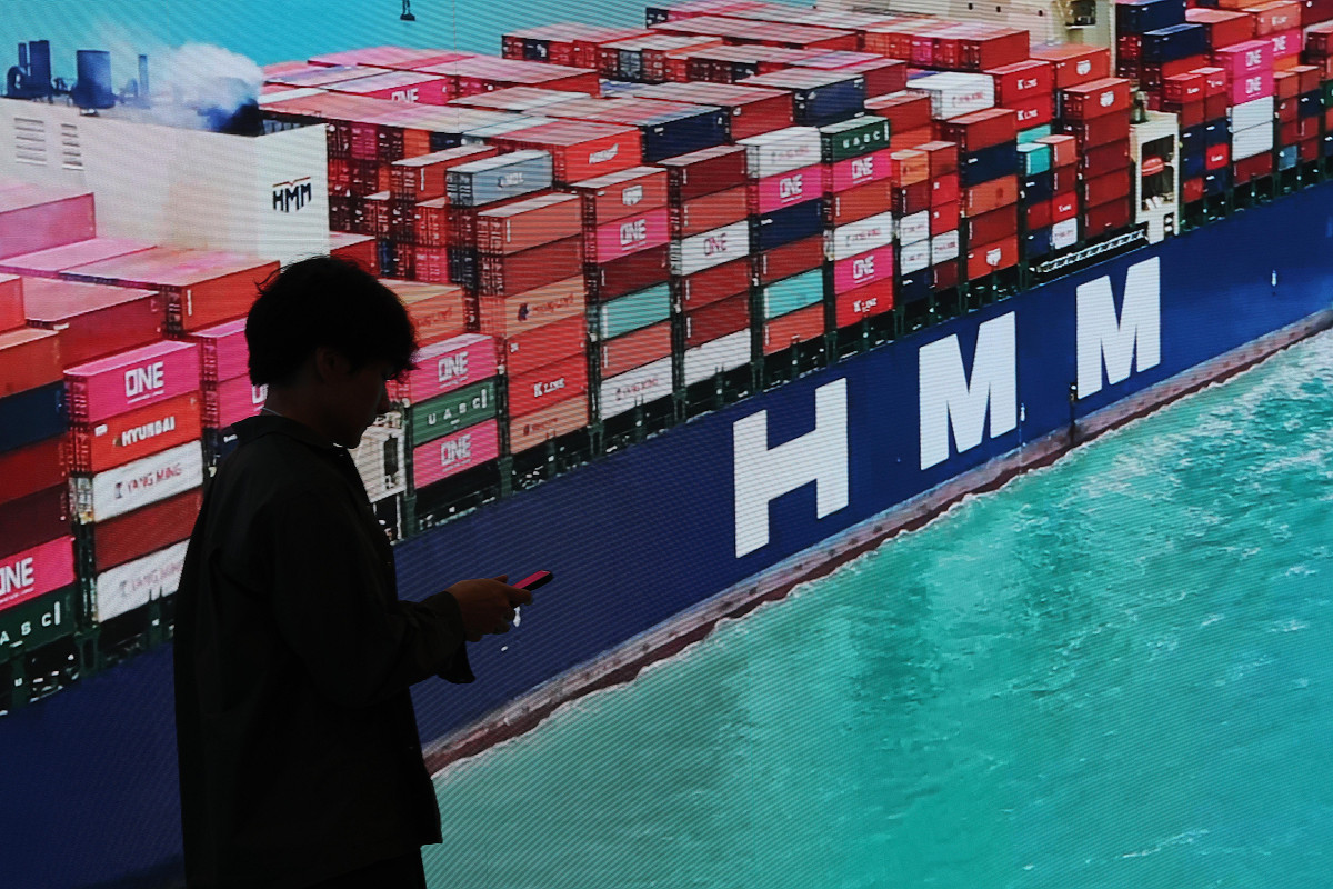 ▲HMM 본사 사무실 내부 전광판 모습. (뉴시스)