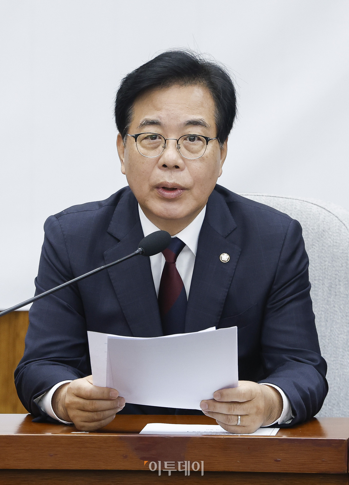 ▲송언석 국민의힘 비상대책위원장 겸 원내대표가 5일 서울 여의도 국회에서 열린 원내대책회의에서 발언을 하고 있다. 조현호 기자 hyunho@