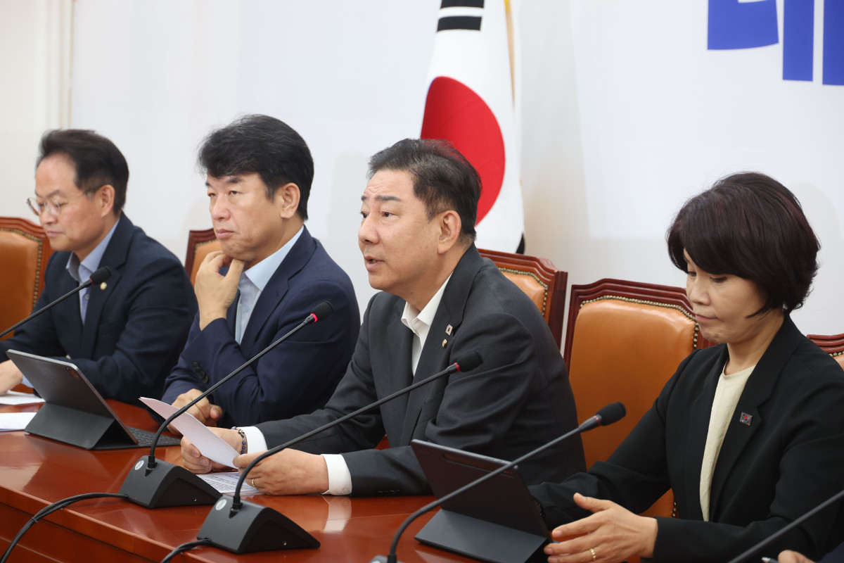 ▲김병기 더불어민주당 원내대표가 5일 오전 서울 여의도 국회에서 열린 원내대책회의에서 발언을 하고 있다. 2025.08.05.  (뉴시스)