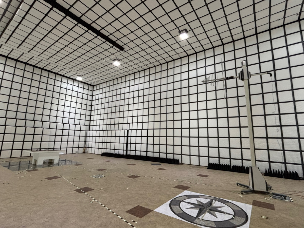 ▲인천 연수구 송도에 위치한 한국전파진흥협회(RAPA) 전파산업클러스터 내 ‘IoT(사물인터넷) 기술지원센터’의 10m EMI 챔버 내부 전경  (김나리 기자 )