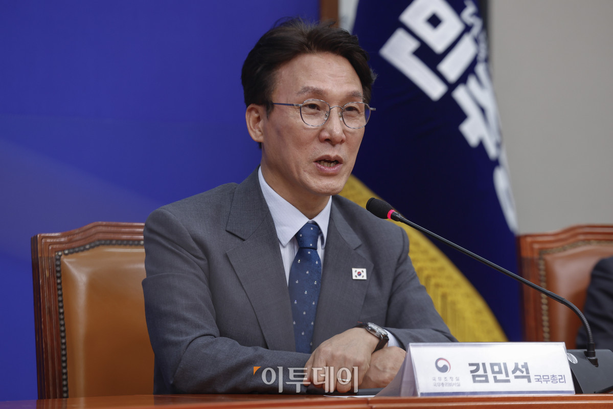 ▲김민석 국무총리가 5일 서울 여의도 국회 더불어민주당 당대표 회의실에서 정청래 대표를 만나 발언을 하고 있다. 조현호 기자 hyunho@