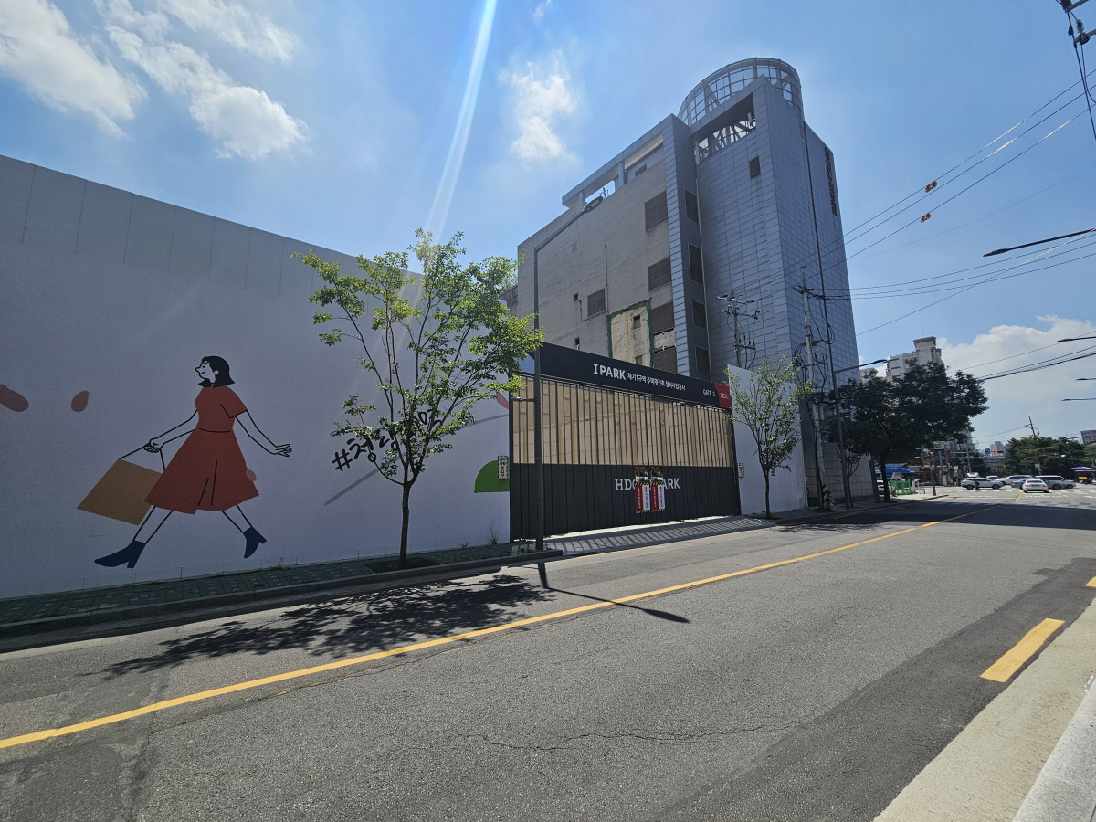 ▲‘제기동역 아이파크’ 공사 현장. (김지영 기자 kjy42)