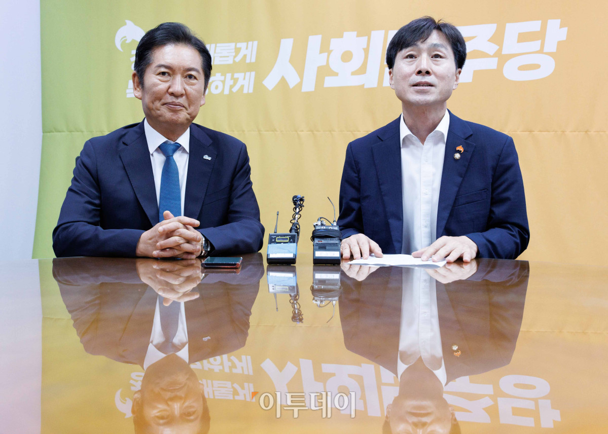 ▲한창민 사회민주당 대표가 5일 서울 여의도 국회 의원회관에서 정청래 더불어민주당 대표를 접견해 모두발언을 하고 있다. 조현호 기자 hyunho@