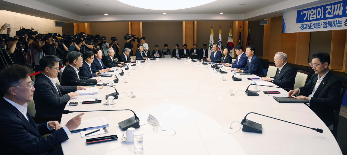 ▲구윤철 부총리 겸 기획재정부 장관이 5일 서울 중구 대한상공회의소에서 열린 ‘성장전략 TF 1차 회의’에서 모두발언을 하고 있다. 신태현 기자 holjjak@