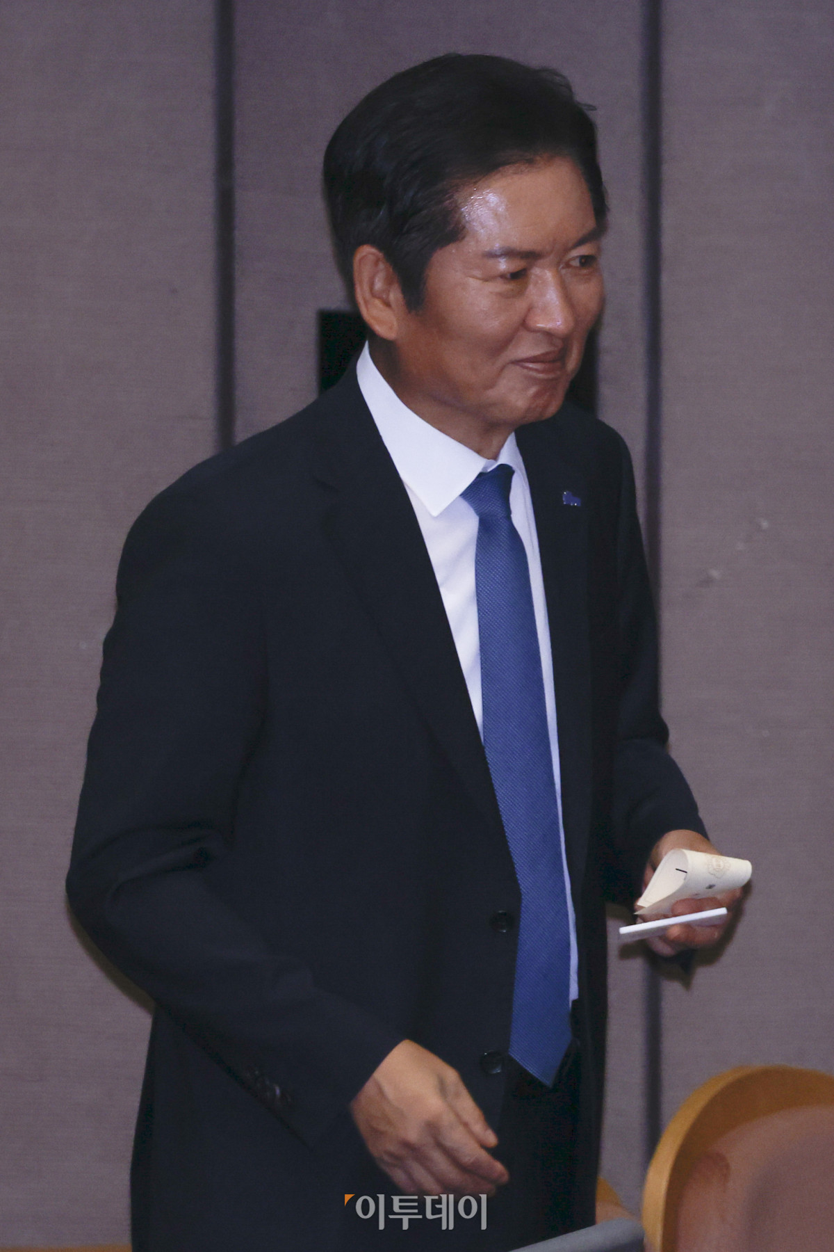 ▲정청래 더불어민주당 대표가 5일 서울 여의도 국회 본회의에서 방송법 일부개정법률안 관련 필리버스터 종결 동의를 표결하는 투표를 하고 있다. 조현호 기자 hyunho@