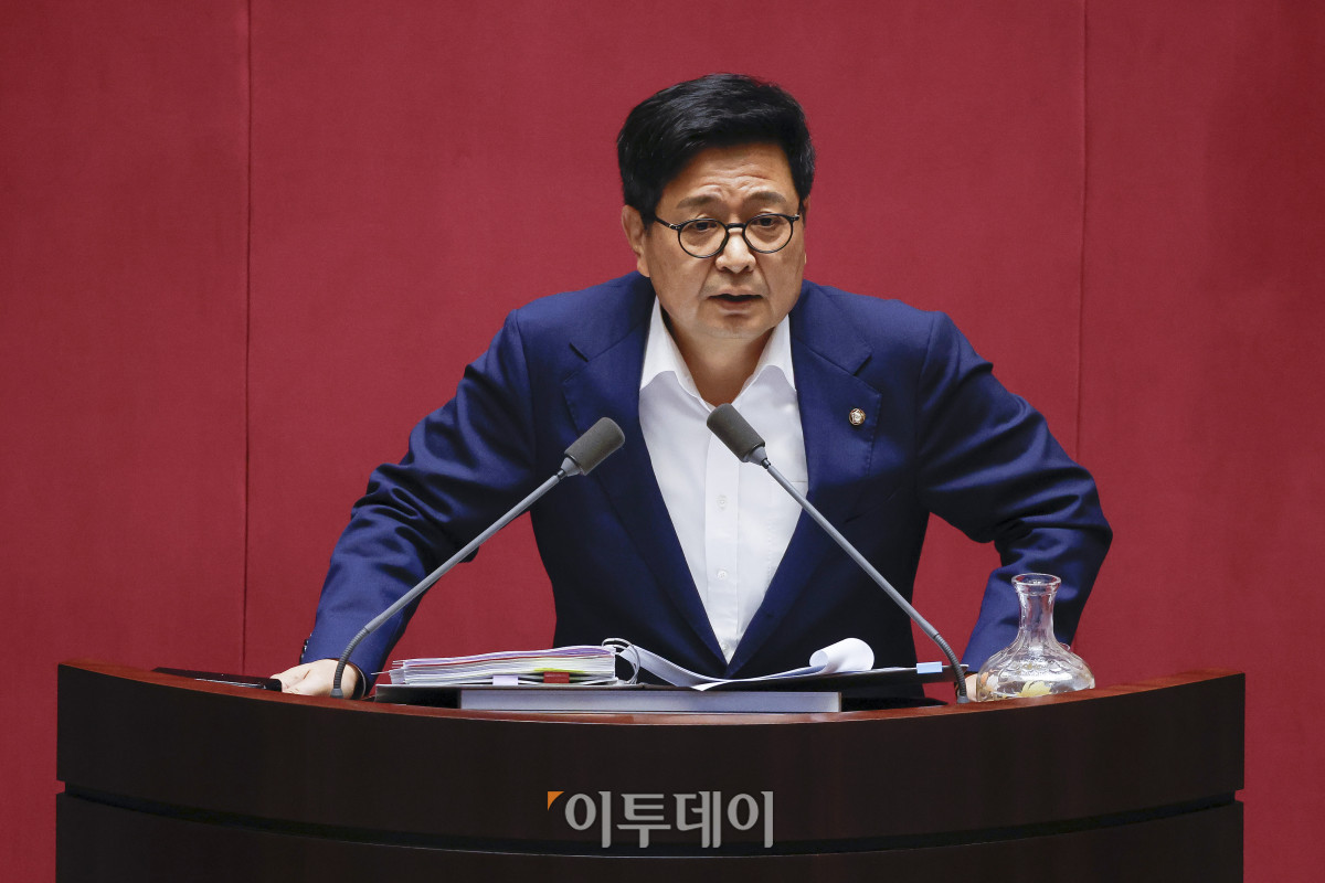 ▲김장겸 국민의힘 의원이 5일 서울 여의도 국회 본회의에서 방송문화진흥회법 일부개정법률안에 대한 므제한토론(필리버스터)을 하고 있다. 조현호 기자 hyunho@