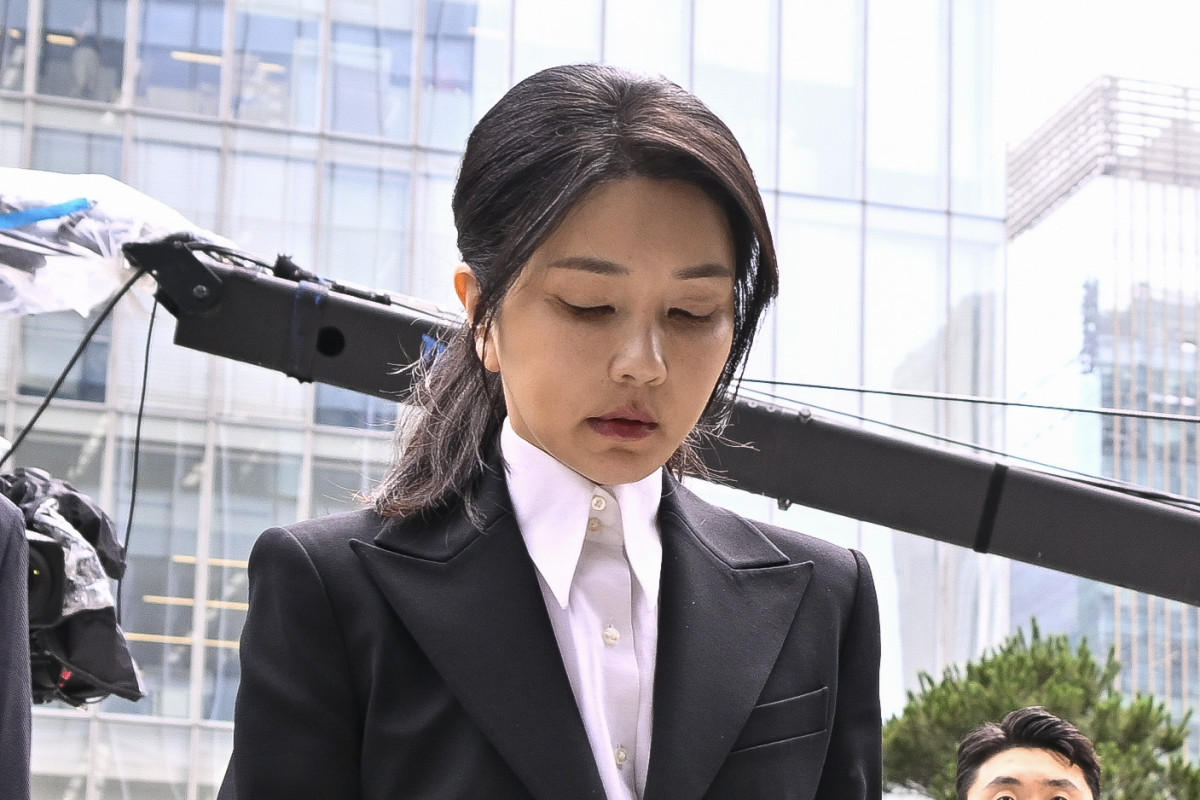 ▲윤석열 전 대통령의 부인 김건희 여사가 6일 서울 종로구 KT광화문빌딩 웨스트에 마련된 김건희 특검팀 사무실에 자본시장법 위반, 공직선거법상 허위사실 공표 혐의, 공직자윤리법 위반 등 혐의 피의자 신분으로 출석하고 있다. 조현호 기자 hyunho@