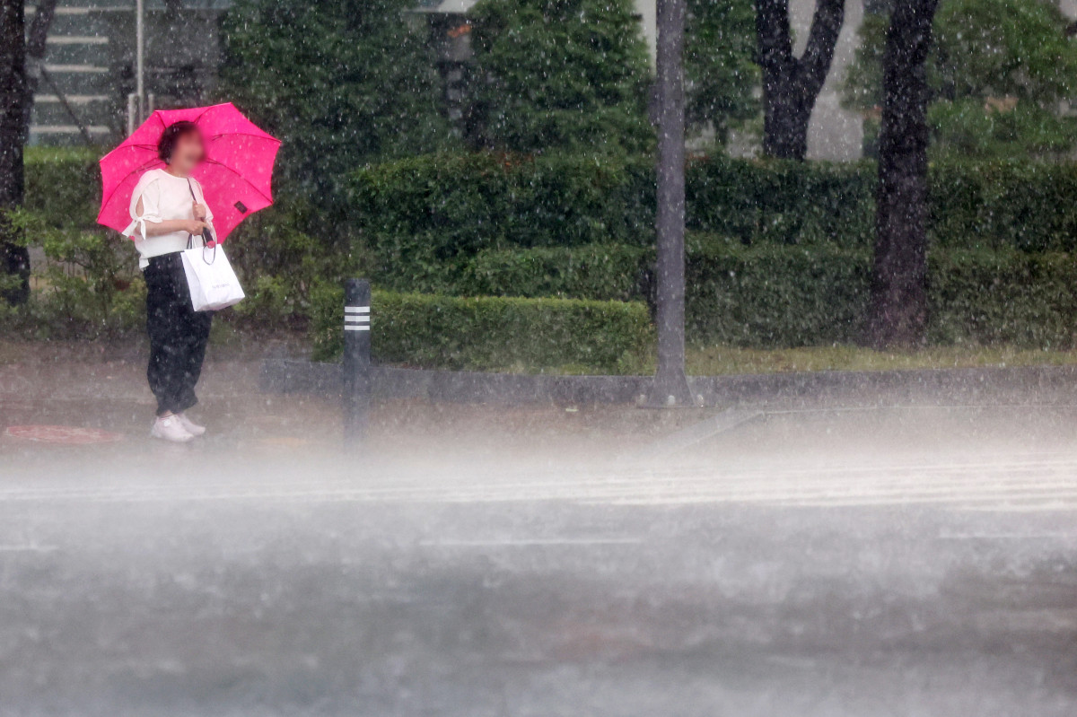 ▲광주 서구 치평동에 세찬 비가 내리고 있다. (연합뉴스)