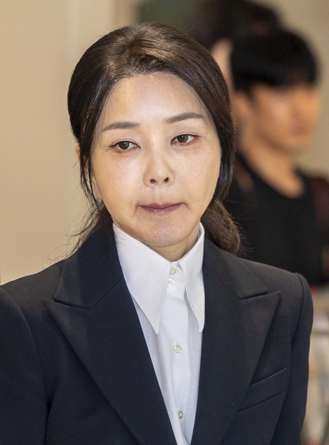 ▲윤석열 전 대통령 부인 김건희 여사가 6일 서울 종로구 민중기 김건희 특별검사팀 사무실에 자본시장법 위반 등 혐의 피의자 신분으로 출석하고 있다. 사진공동취재단