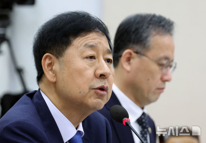 ▲ 구윤철 경제부총리 겸 기획재정부 장관이 6일 서울 여의도 국회에서 열린 기획재정위원회 전체회의에서 의원 질의에 답하고 있다. 2025.08.06. (뉴시스)