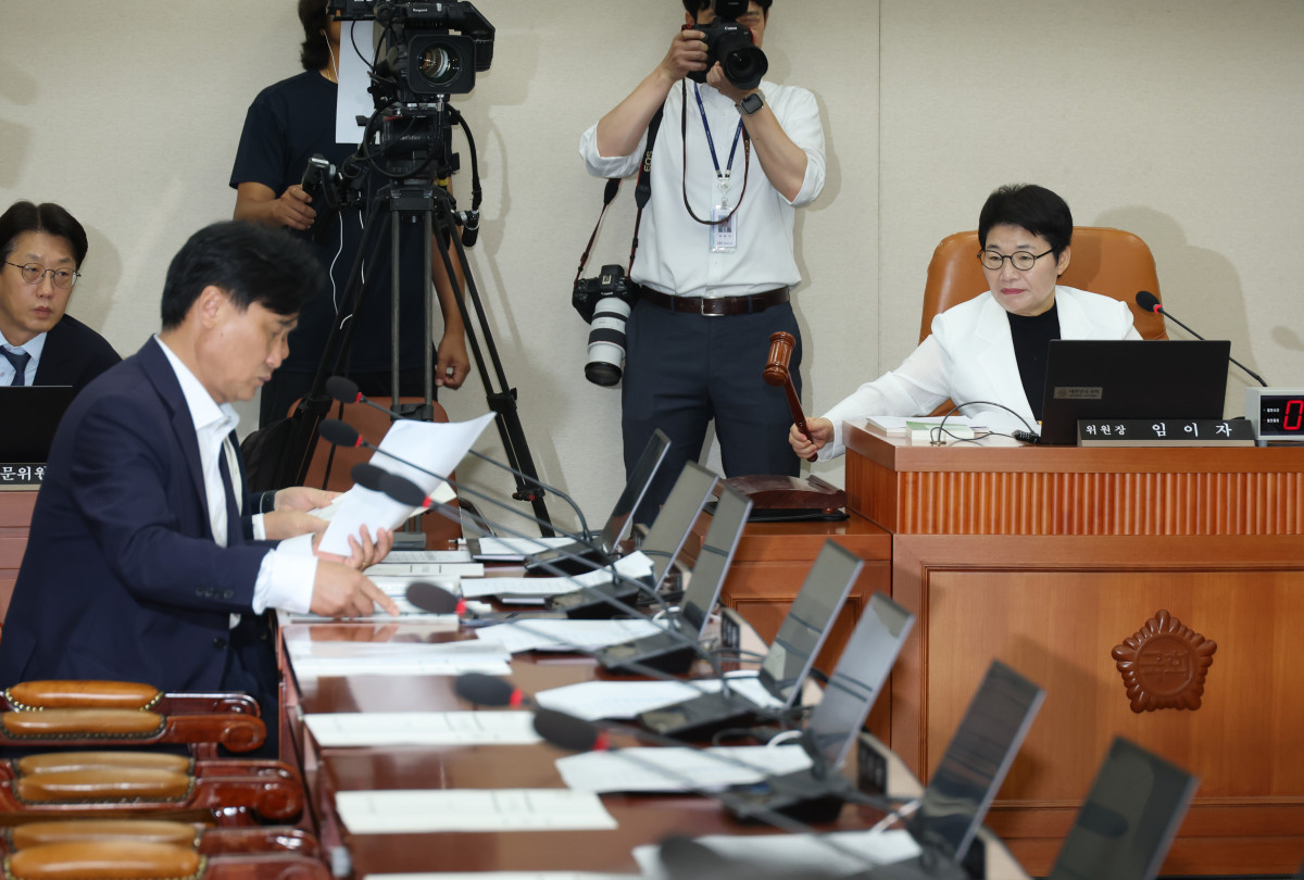 ▲임이자 국회 기획재정위원장이 6일 서울 여의도 국회에서 열린 기획재정위원회 전체회의에서 기재위 현안질의 안건을 상정하고 있다. 2025.08.06.  (뉴시스)