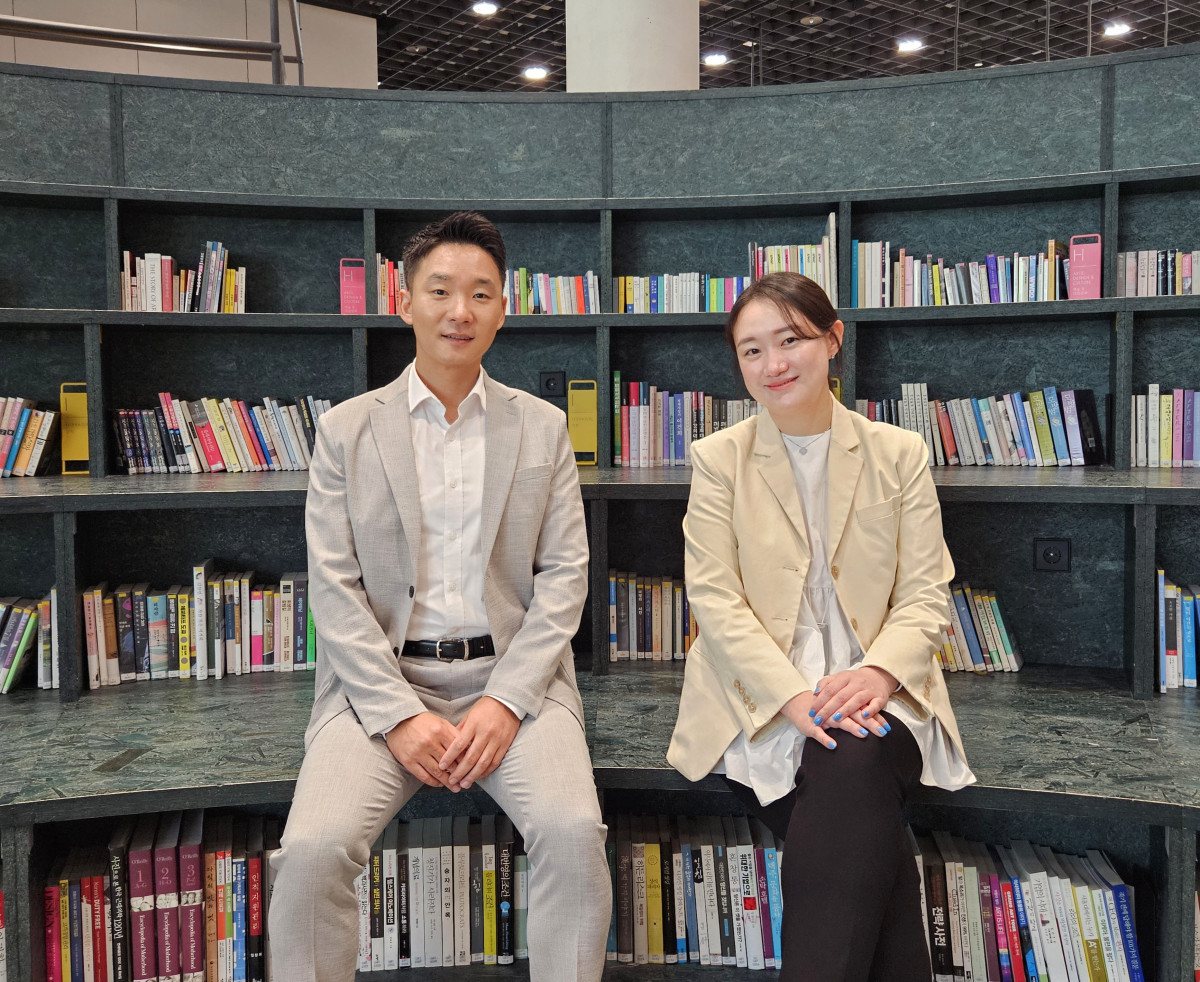 ▲서울 용산구 아모레퍼시픽 본사에서 만난 한근영 아모레퍼시픽 콘텐츠커머스팀 팀장, 이제나 아모레퍼시픽 PD. (문현호 기자 m2h@)