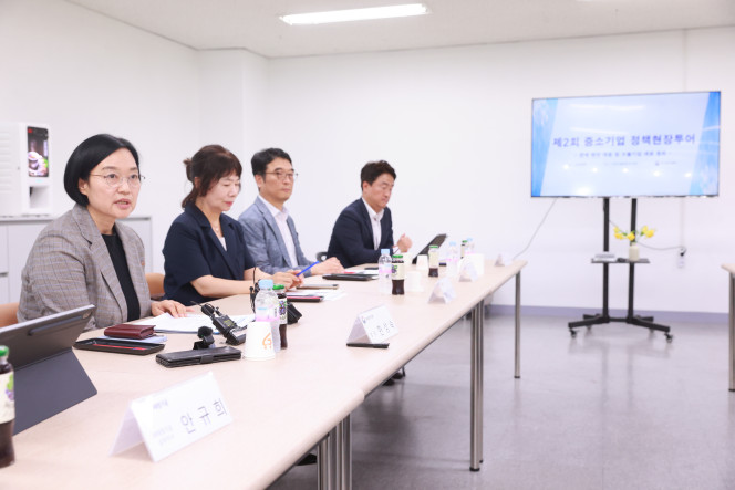 ▲한성숙 중소벤처기업부 장관이 6일 경기 광주에 위치한 실리콘투에서 열린 '제2회 중소기업 정책현장투어'에서 모두 발언을 하고 있다. (사진제공=중소벤처기업부)