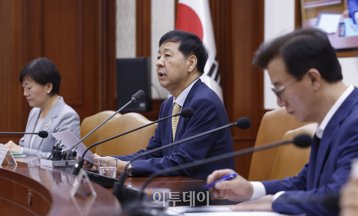 ▲구윤철 경제부총리 겸 기획재정부 장관이 7일 서울 종로구 정부서울청사에서 열린 경제관계장관회의에서 모두발언을 하고 있다. 조현호 기자 hyunho@