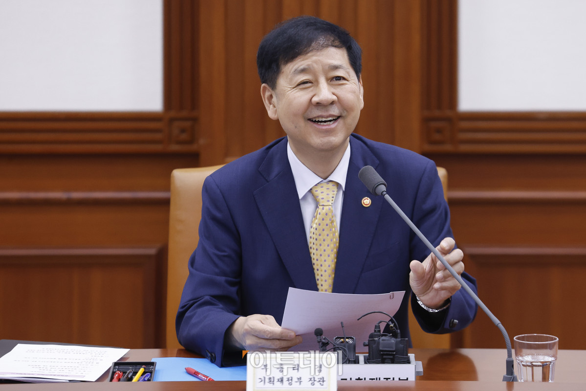 ▲구윤철 경제부총리 겸 기획재정부 장관이 7일 서울 종로구 정부서울청사에서 열린 경제관계장관회의에서 모두발언을 하고 있다. 조현호 기자 hyunho@