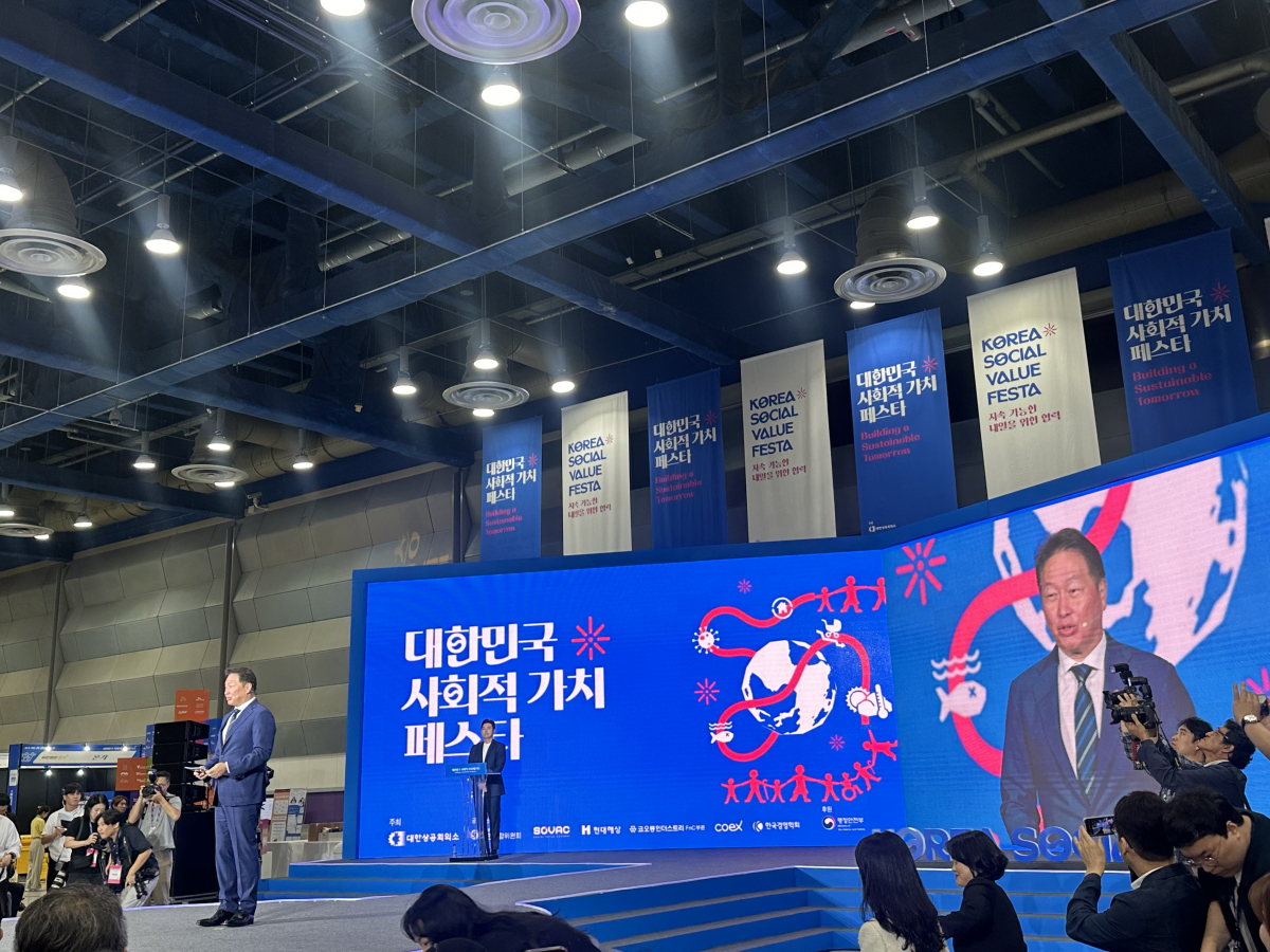 ▲지난해 9월 12일 서울 코엑스에서 열린 대한상공회의소 제1회 ‘대한민국 사회적 가치 페스타’. 최태원 대한상의 회장이 개회사를 하고 있다. (이수진 기자)