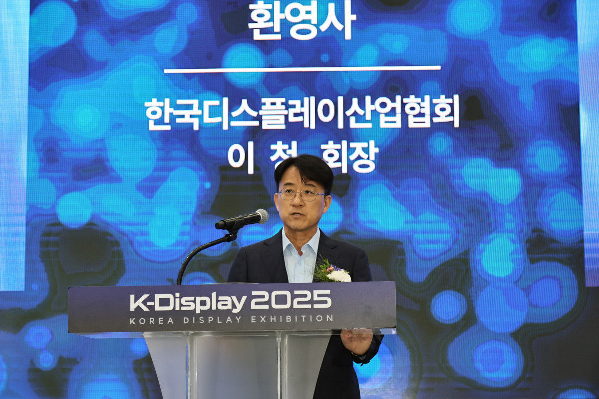▲이청 삼성디스플레이 사장(한국디스플레이산업협회 회장)이 7일 서울 강남구 코엑스 'K-디스플레이 2025'에서 환영사를 전하고 있다. (사진제공-한국디스플레이산업협회)