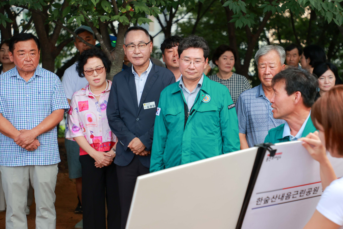 ▲이상일 용인특례시장은 7일 정비가 완료된 남사읍 한숲산내음근린공원 현장점검을 실시했다. (용인특례시)