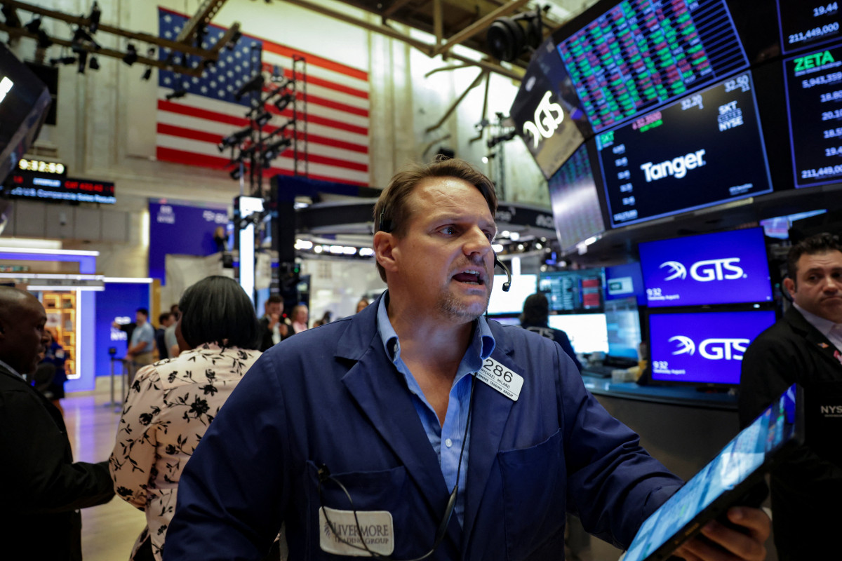 ▲미국 뉴욕증권거래소(NYSE)에서 트레이더들이 근무하고 있다. (뉴욕/로이터연합뉴스)