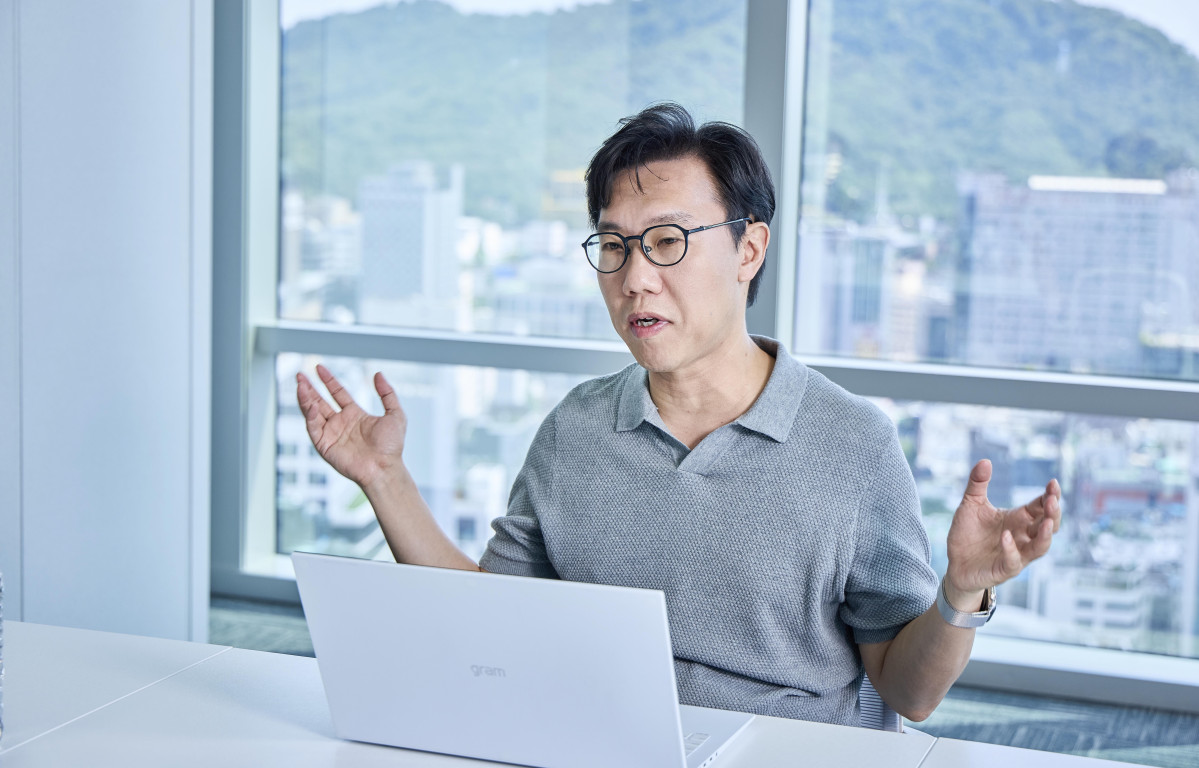 ▲7일 오후 서울 종로구에서 만난 조동연 SK텔레콤 이노베이티브모델 담당이 인터뷰하고 있다. (사진제공=SK텔레콤)