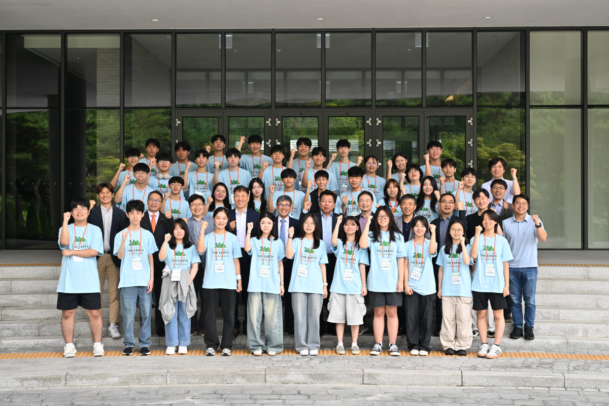 ▲한화사이언스챌린지 참가자 단체사진. (한화)