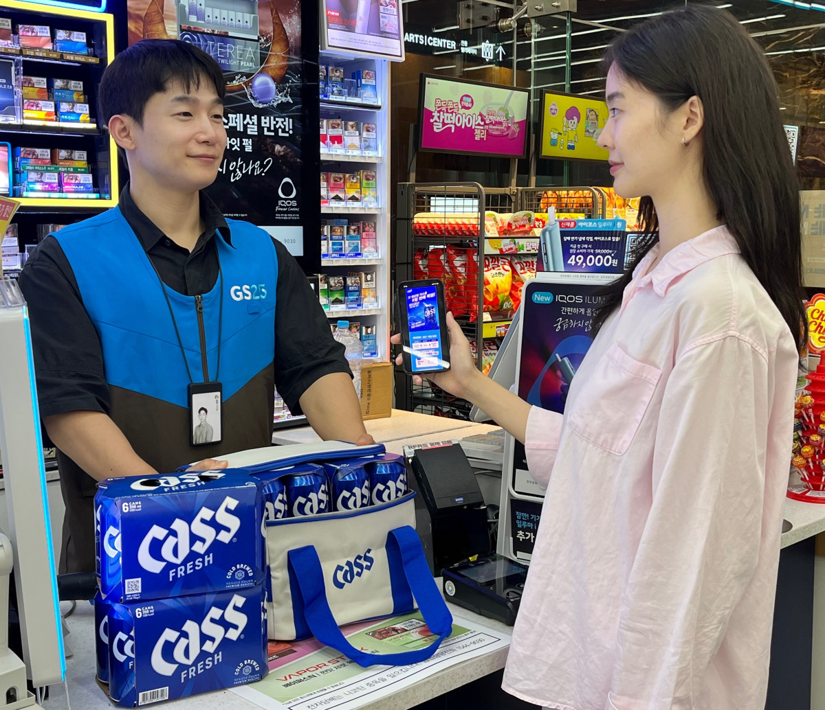 ▲GS25가 폭염 속 홈술 트렌드 확산에 맞춰 우리동네GS 애플리케이션(앱)을 통해 '카스 신선픽업' 사전예약을 실시한다. (사진제공=GS리테일)