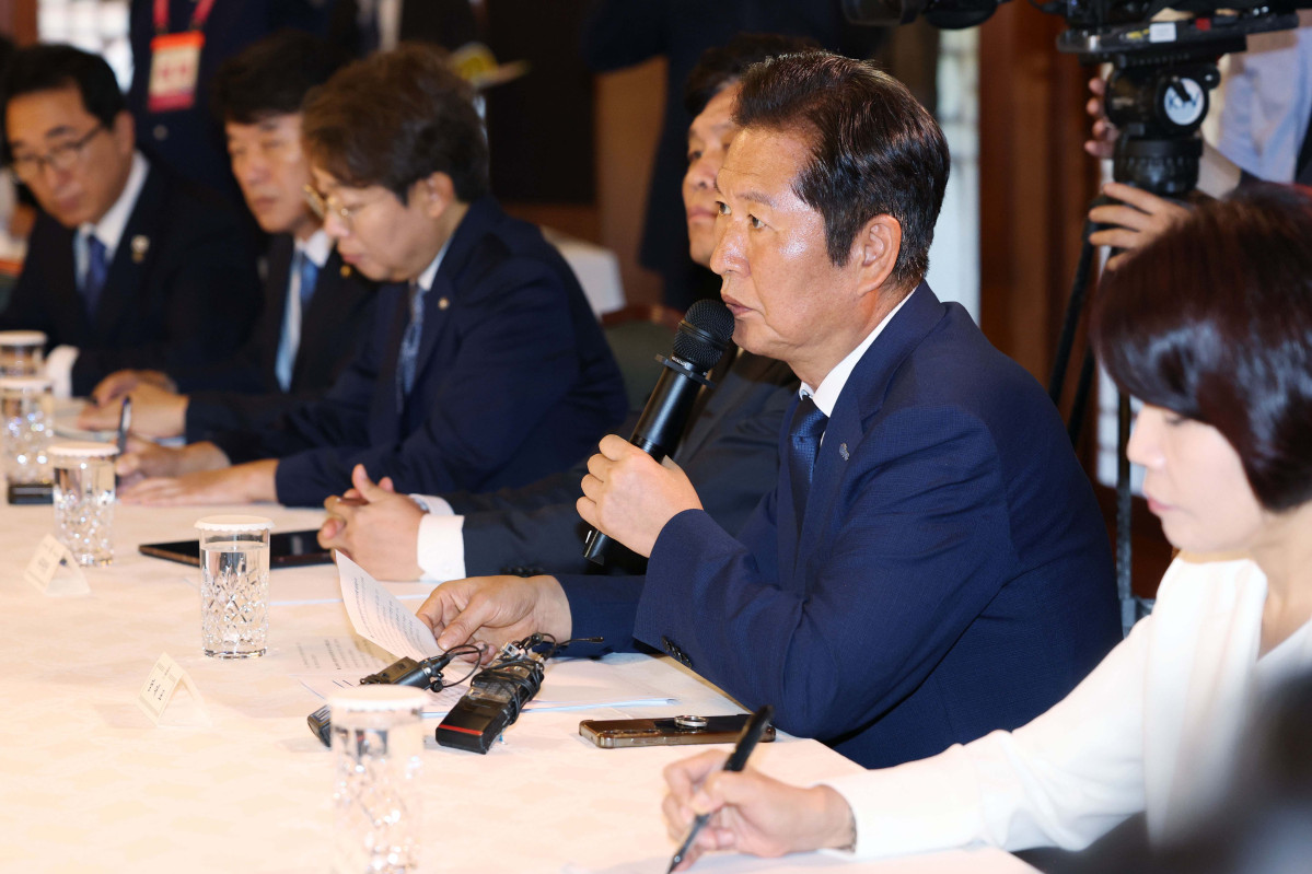 ▲정청래 더불어민주당 대표가 10일 서울 종로구 총리공관에서 열린 고위당정협의회에서 발언하고 있다. 신태현 기자 holjjak@