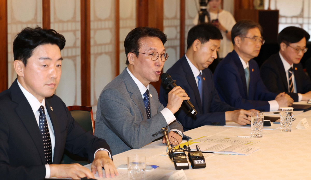 ▲김민석 국무총리가 10일 서울 종로구 총리공관에서 열린 고위당정협의회에서 발언하고 있다. 신태현 기자 holjjak@