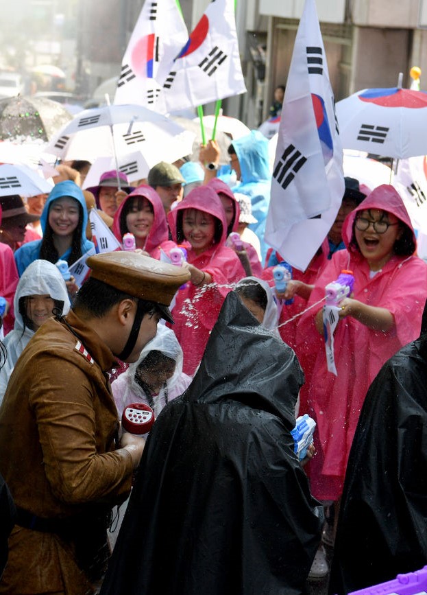 ▲79주년 광복절 광주 광산구 월곡동 고려인마을 일대에서 홍범도 장군이 승전으로 이끌었던 항일 무장독립투쟁 봉오동 전투를 재현하는 행사가 펼쳐지고 있다. (사진제공=뉴시스)