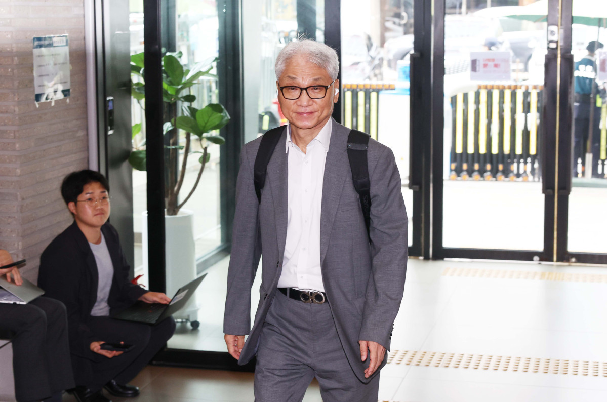 ▲여상원 국민의힘 중앙윤리위원회 위원장이 11일 서울 여의도 국민의힘 중앙당사에서 전당대회 합동연설회를 방해한 전한길 씨의 징계 절차 논의를 위해 열린 회의에 참석하고 있다. 신태현 기자 holjjak@