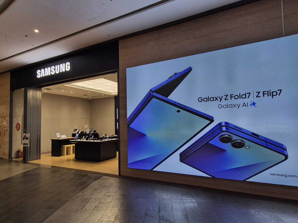 ▲중국 랴오닝성 다롄시 갤러리아 쇼핑센터 내 삼성전자 매장 전경. (박민웅 기자 pmw7001@)