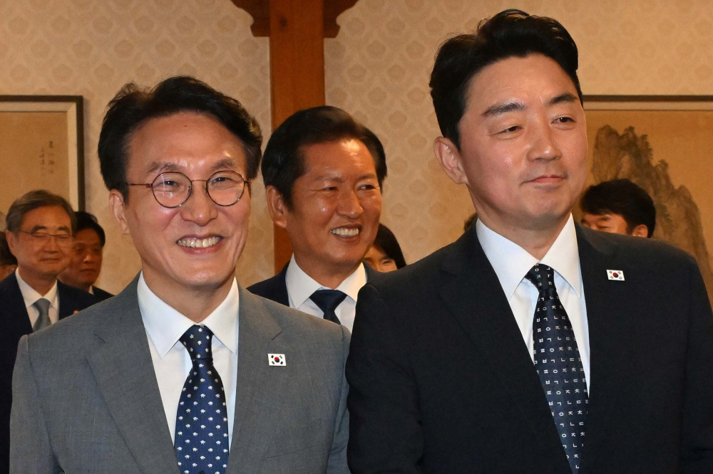 ▲김민석 국무총리, 정청래 더불어민주당 대표, 강훈식 대통령실 비서실장이 10일 서울 종로구 총리공관에서 열린 고위당정협의회에 참석하고 있다. (신태현 기자 holjjak@)