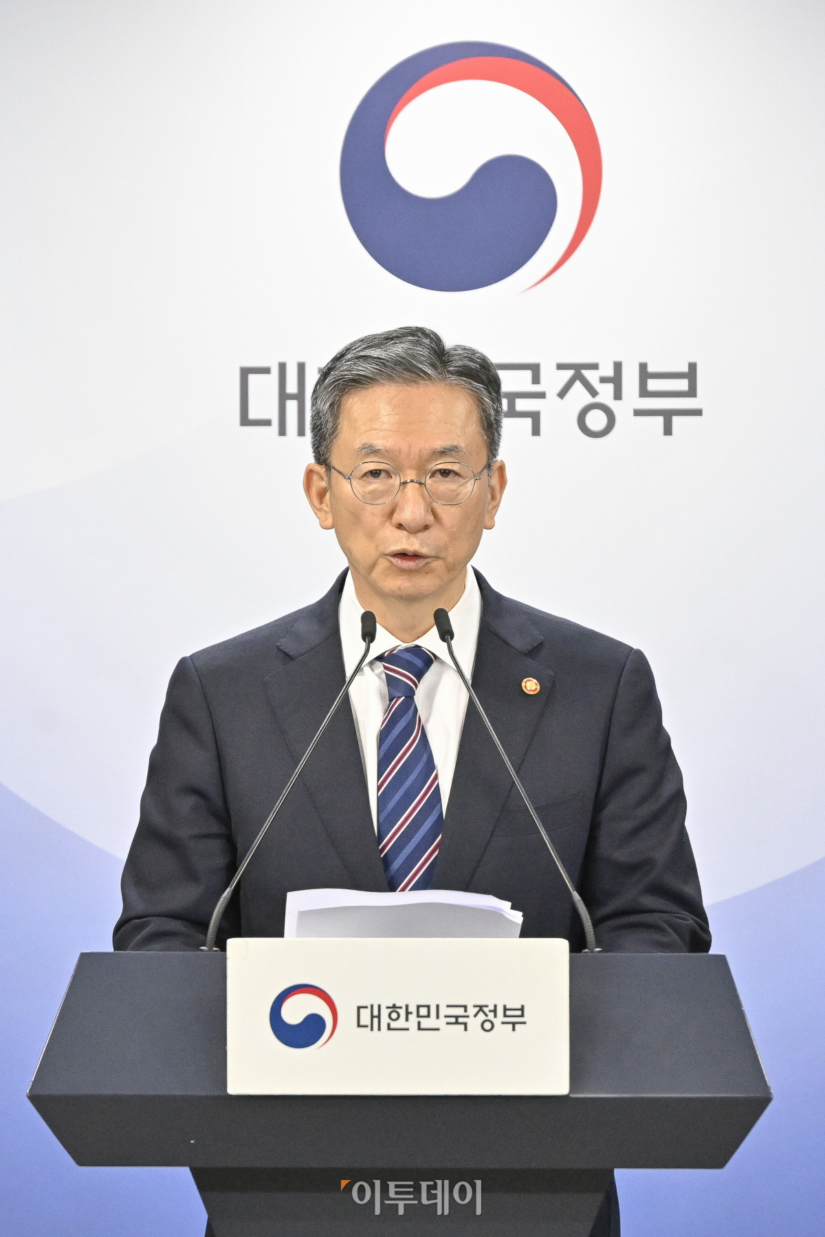 ▲정성호 법무부 장관이 11일 서울 종로구 정부서울청사에서 이재명 정부 출범 이후 첫 특별사면인 '2025년 광복절 특별사면 대상자'를 발표하고 있다. 조현호 기자 hyunho@