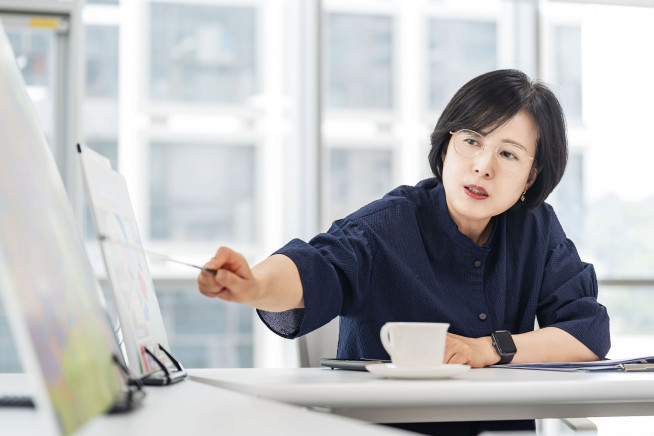 ▲이수희 강동구청장이 11일 고덕비즈밸리 쿠쿠전자 대회의실에서 진행한 이투데이와 인터뷰에서 발언하고 있다. (사진제공=강동구)