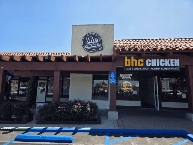 ▲bhc가 미국 다섯 번째 매장인 ‘bhc 칼스배드점(Carlsbad)’을 캘리포니아주에 새롭게 오픈했다. (사진제공=bhc)