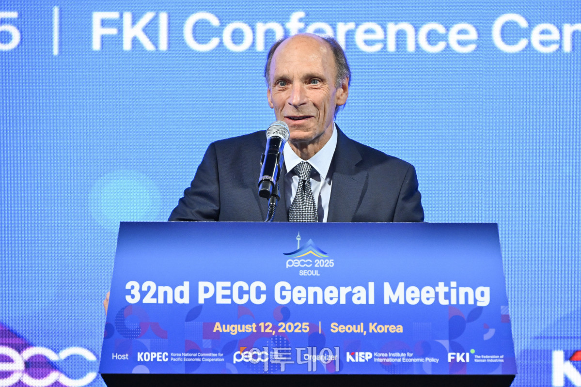 ▲리차드 켄터 PECC 국제 공동의장 겸 무디스 인베스트먼트 서비스 부회장이 12일 서울 영등포구 FKI 컨퍼런스센터에서 열린 제32차 태평양경제협력위원회 PECC 총회에서 축사를 하고 있다. 조현호 기자 hyunho@