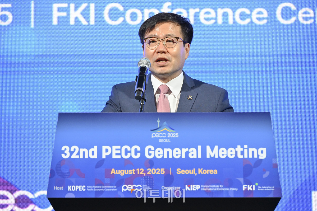 ▲여한구 산업통상자원부 통상교섭본부장이 12일 서울 영등포구 FKI 컨퍼런스센터에서 열린 제32차 태평양경제협력위원회 PECC 총회에서 기조연설을 하고 있다. 조현호 기자 hyunho@