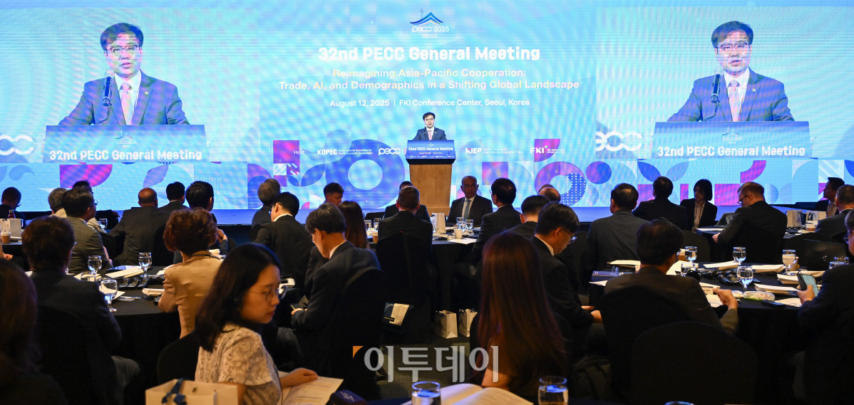 ▲여한구 산업통상자원부 통상교섭본부장이 12일 서울 영등포구 FKI 컨퍼런스센터에서 열린 제32차 태평양경제협력위원회 PECC 총회에서 기조연설을 하고 있다. 조현호 기자 hyunho@