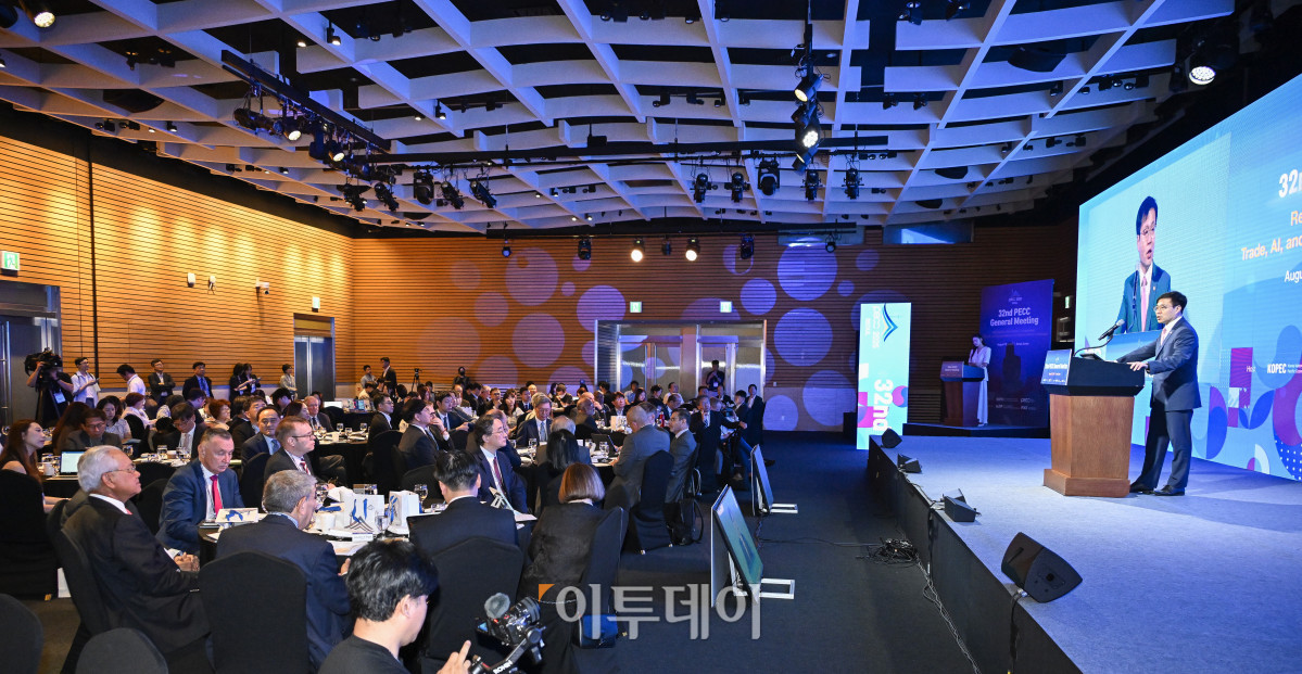 ▲여한구 산업통상자원부 통상교섭본부장이 12일 서울 영등포구 FKI 컨퍼런스센터에서 열린 제32차 태평양경제협력위원회 PECC 총회에서 기조연설을 하고 있다. 조현호 기자 hyunho@