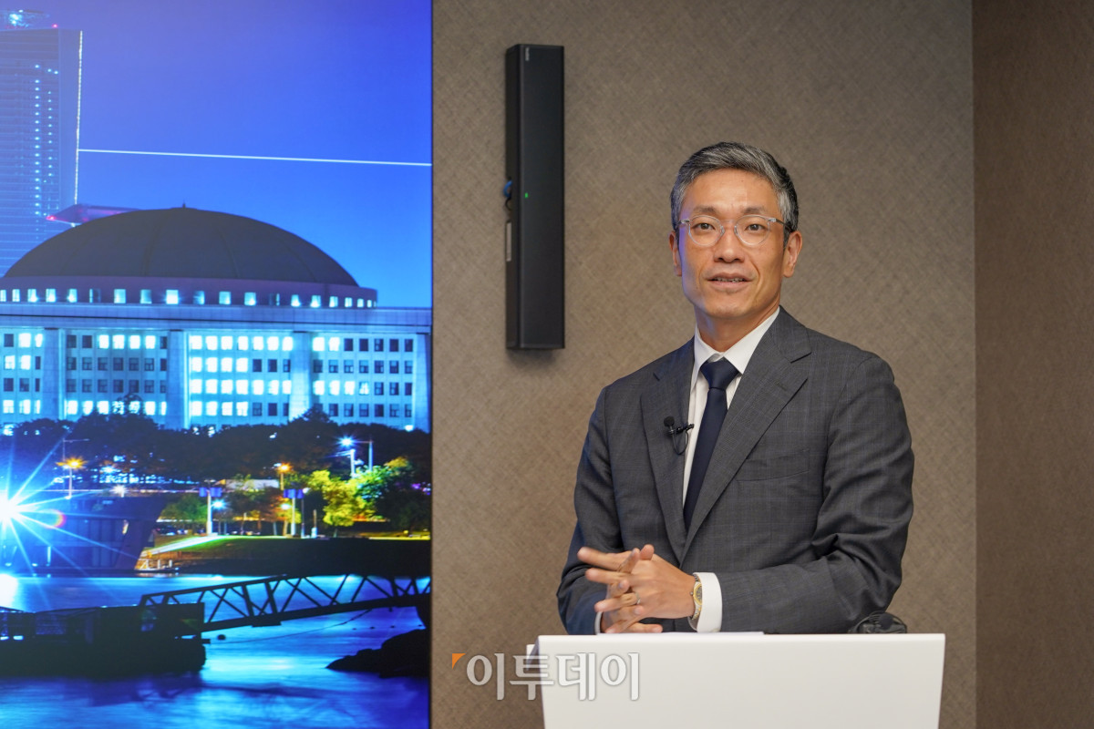 ▲ 강진구 법무법인 와이케이(YK) 변호사가 11일 서울 강남구 YK 주사무소에서 한국사내변호사회와 공동으로 개최한 ‘개정 상법 세미나’ 주제 발표를 하고 있다. (사진 제공 = 법무법인 YK)